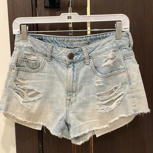 NWOT AMERICAN EAGLE OUTFITTERS women’s Hi-Rise Jeans/Denim Shorts Size 4
